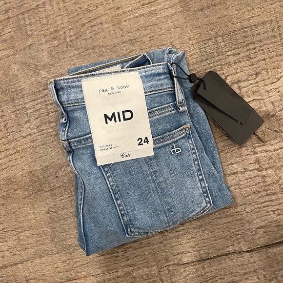 Rag & Bone Cate Mid-Rise Ankle Skinny Jeans in Harper. - Picture 11 of 13